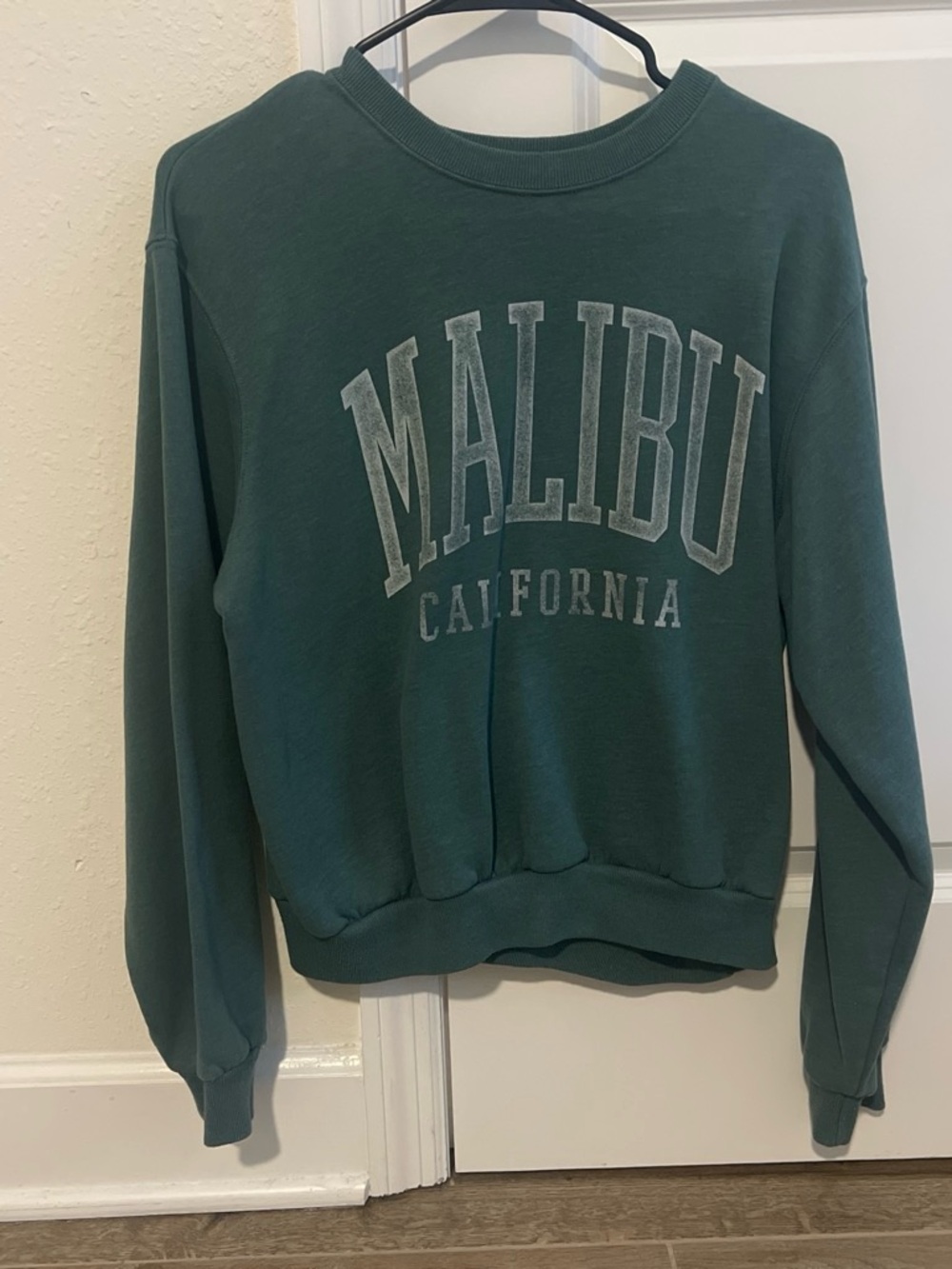 Hollister Malibu California Forest Green Crewneck Sweatshirt - Women
